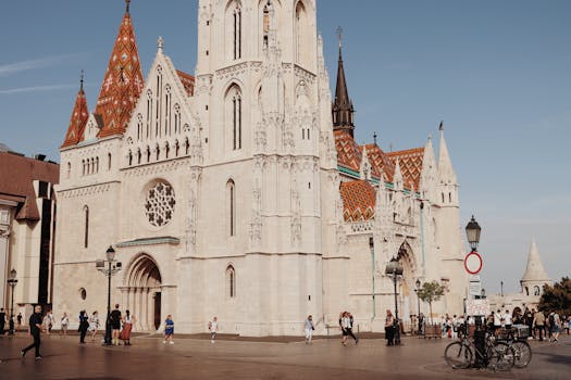 Gotické Prvky Ožívají v Moderní Módní Scéně 2023