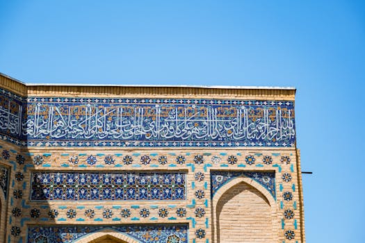 Antické Motivy Oživují Moderní Design: Paralely a Kontrasty