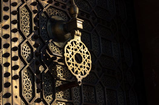 Moderní Design s Nádechem Středověku: Jak je Rozpoznat a Využít