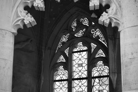 Gotická architektura v kinematografii: Estetika a symbolika