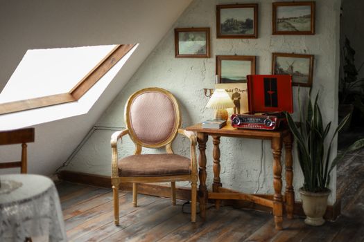 Přineste Retro Šarm do Malého Bytu: Styly a Tipy pro Útulnost